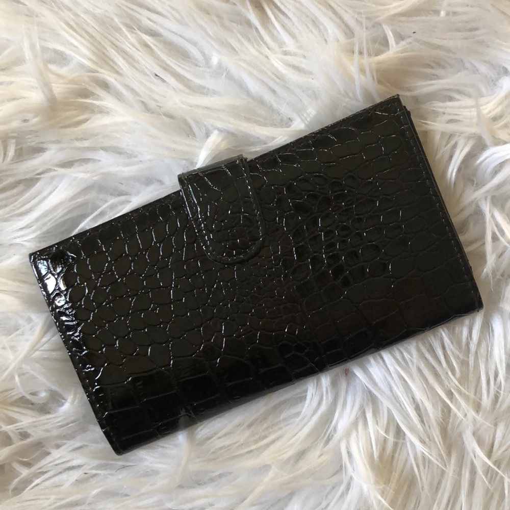 Textured full sized wallet